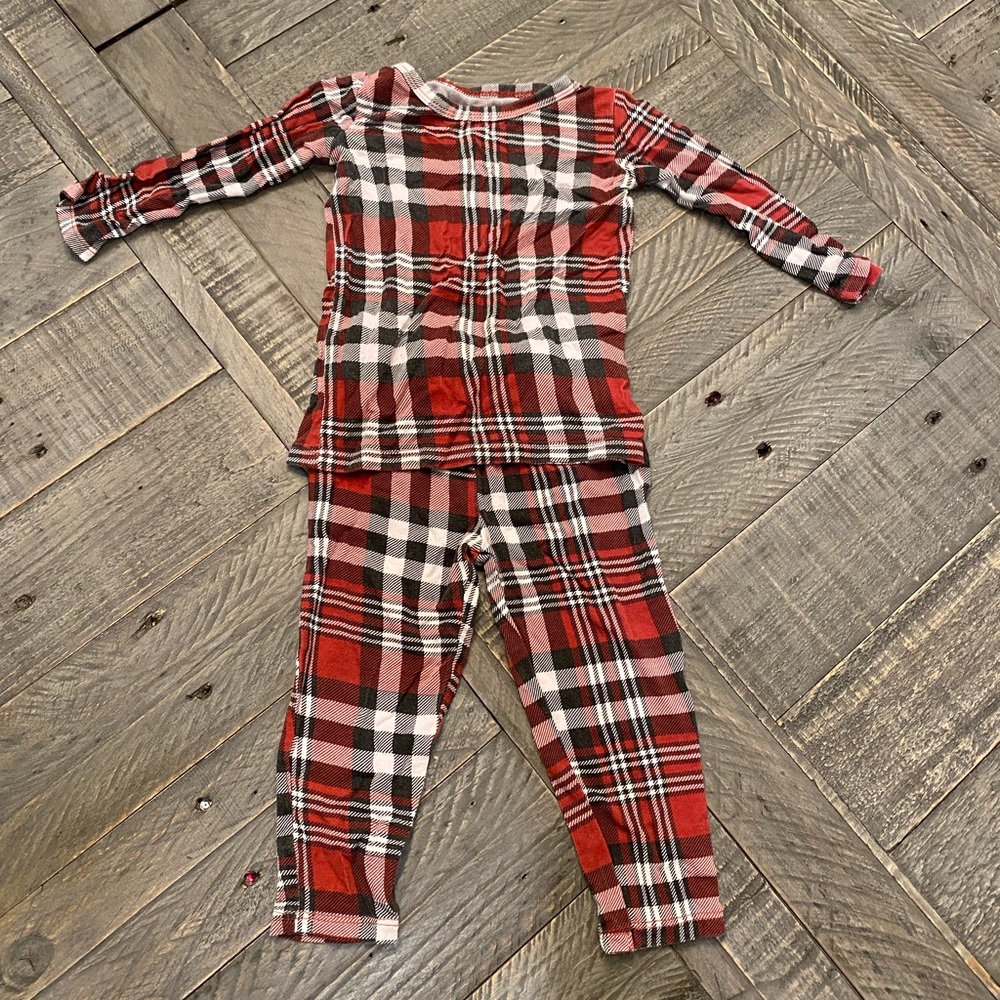 Posh Peanut 6-12 months Noah pajamas GUC - 🐶🚭